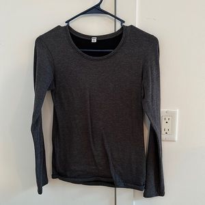 GUC Dark Gray Uniqlo HEATTECH Ultra Warm Crew Neck Long Sleeve T-shirt, Size S